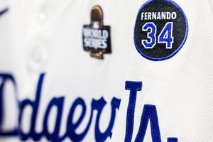 Dodgers honrarán a 'Toro' Valenzuela con parche especial durante Serie Mundial