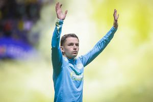 Álvaro Fidalgo entona el Himno Nacional Mexicano durante la Final América vs Rayados