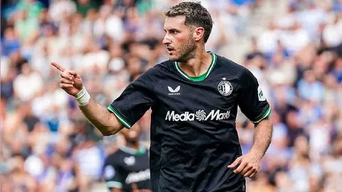 Santiago Giménez apunta a fichar con Milan en el próximo mercado de verano