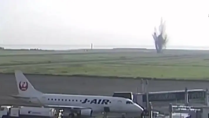 VIDEO Una bomba de la II Guerra Mundial estalla en un aeropuerto de Japón