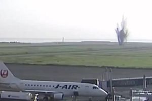 VIDEO Una bomba de la II Guerra Mundial estalla en un aeropuerto de Japón