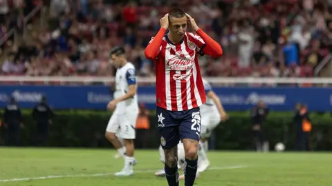 'Piojo' Alvarado pidió disculpas por lanzar objeto explosivo en sala de prensa de Chivas