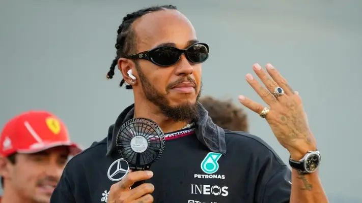 Lewis Hamilton asegura que no hay problema con Mercedes tras mala estrategia en Singapur