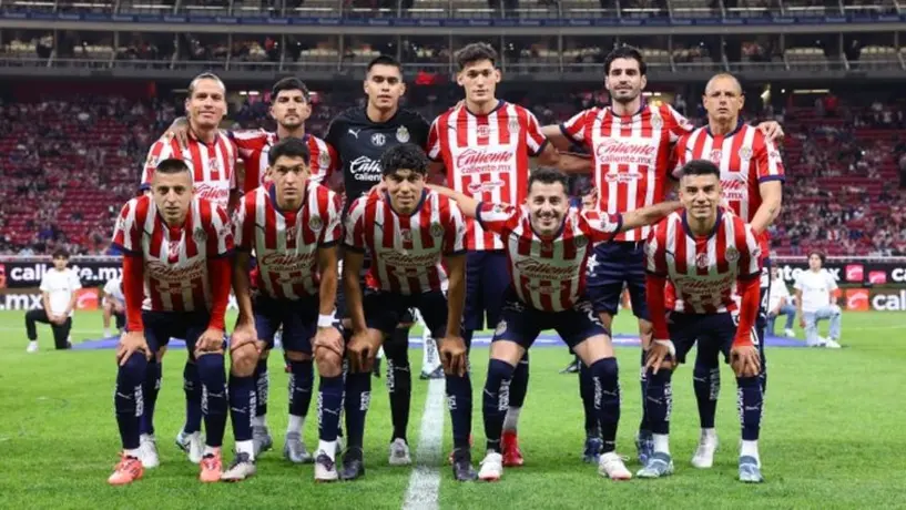 Chivas viajó a Zacatecas para su pretemporada sin ‘Chicharito’ y Chiquete Orozco