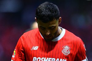 Niño consuela a Alexis Vega tras eliminación de Toluca: “Cabeza arriba, eres una leyenda”