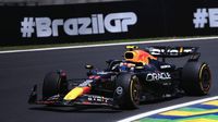 Checo Pérez se venga de Liam Lawson en la sprint del Gran Premio de Brasil