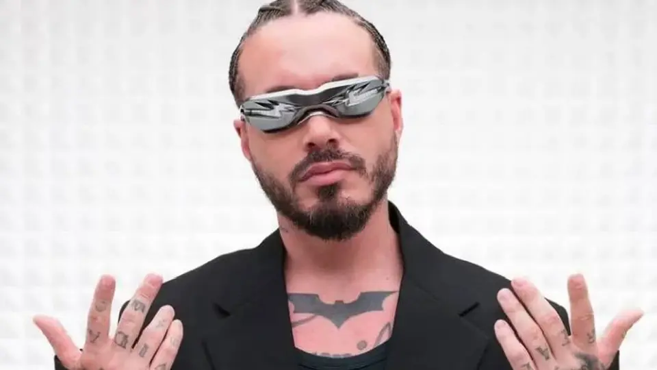 J Balvin reveló que tiene tatuado el rostro de una mujer que no conoce y ahora la busca. ¡Increíble!