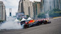 Yuki Tsunoda incendia auto RB8 de Red Bull durante show run en Taiwán