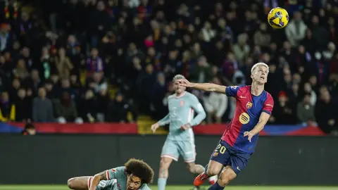 Clubes de la Premier League buscan llevarse a Dani Olmo del FC Barcelona