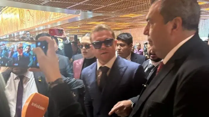 Canelo Álvarez, presente en Congreso de San Lázaro para toma de protesta de Claudia Sheinbaum
