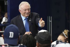 Jerry Jones cocina 'Plan B' en los Dallas Cowboys tras mala temporada