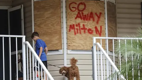 Huracán Milton: Autoridades de EE.UU. advierten a población que si no salen de sus casas, morirán