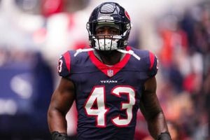 ¡A lo WWE! Neville Hewitt hace tremenda tacleada en el Texans vs Bills