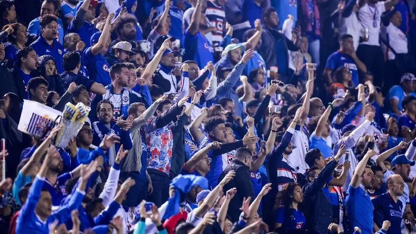 Afición del Cruz Azul calienta el Clásico Joven tras eliminar a Xolos de Tijuana