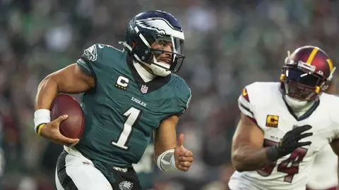 ¡Histórico! Jalen Hurts se convierte en el QB con más anotaciones por tierra en Playoffs