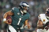 ¡Histórico! Jalen Hurts se convierte en el QB con más anotaciones por tierra en Playoffs