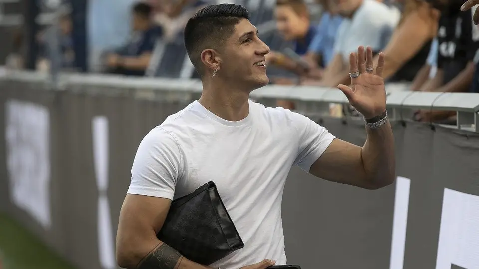 Alan Pulido confiesa que quiere regresar a Chivas y expresa su sueño de retirarse en Guadalajara