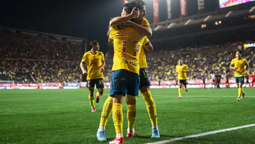 Diego Valdés y Alejandro Zendejas son homenajeados por la directiva del América