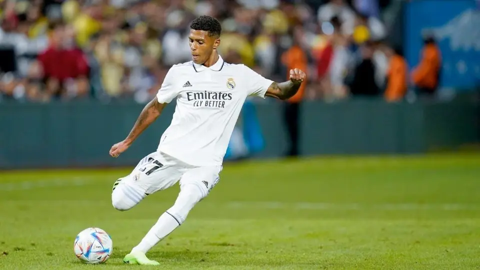 Vinicius Tobias, opción para suplir a Carvajal, es suplente en el futbol ucraniano