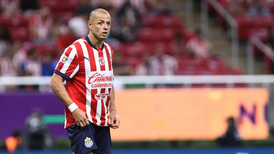 Faitelson sugiere a Chicharito dejar las redes sociales e ir al "diván de un psicólogo"