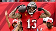 Mike Evans iguala el récord de Rice con 11 temporadas consecutivas de 1,000 yardas en recepciones