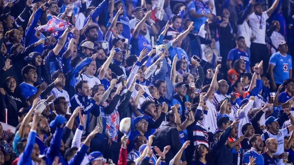 Afición de Cruz Azul se burla del América con picante mensaje a las afueras de Coapa