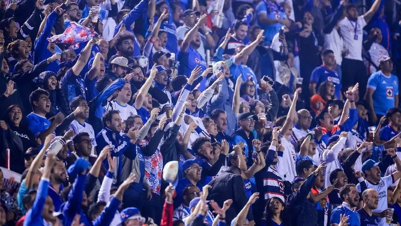 Afición de Cruz Azul se burla del América con picante mensaje a las afueras de Coapa