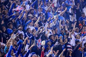 Afición de Cruz Azul se burla del América con picante mensaje a las afueras de Coapa