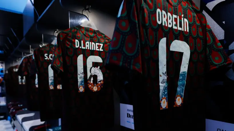 ¡De lujo! Selección Mexicana modifica su uniforme y ‘adelanta’ el día de muertos