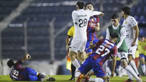 ¡A la congeladora! FMF suspende cuatro partidos a Luis Ruiz por lesionar al ‘Hobbit’ Bermúdez