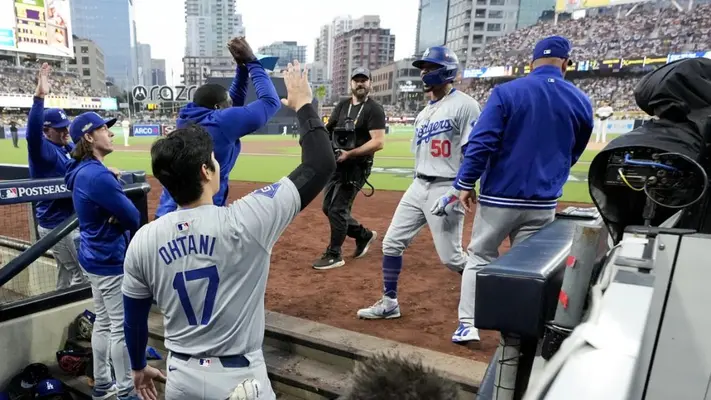 Dodgers se mantienen con vida tras blanquear a los Padres en el juego 4
