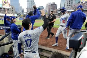 Dodgers se mantienen con vida tras blanquear a los Padres en el juego 4