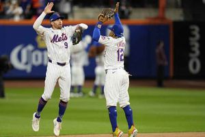 Mets aplastan 7-2 a los Phillies y están a un triunfo de la Serie de Campeonato