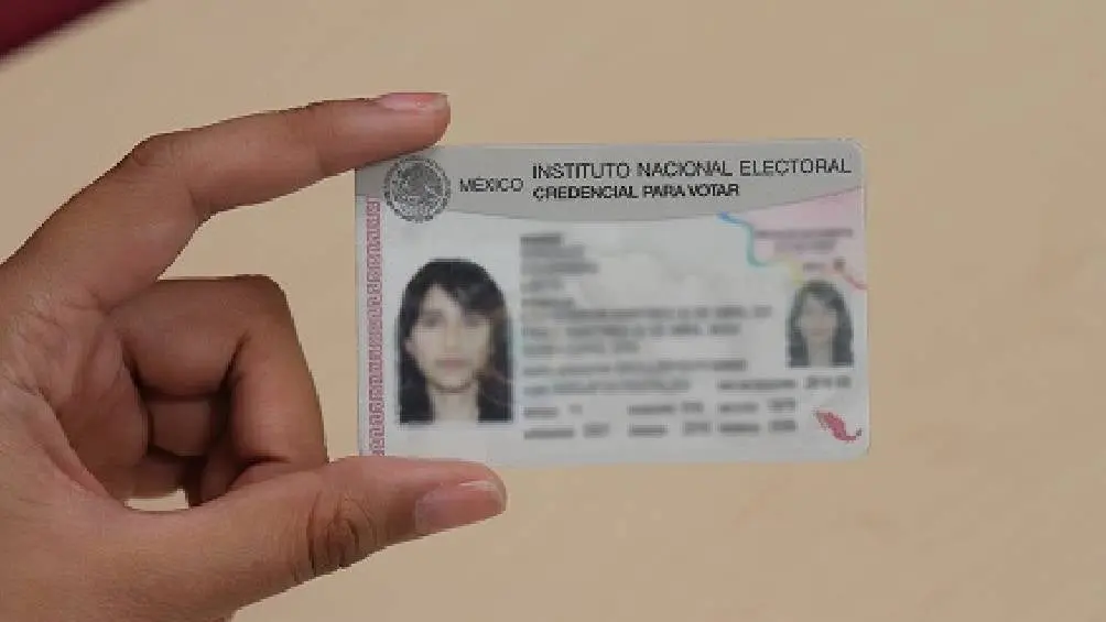 El INE también contempla incluir la identidad de género autopercibida en las nuevas credenciales para votar. / INE