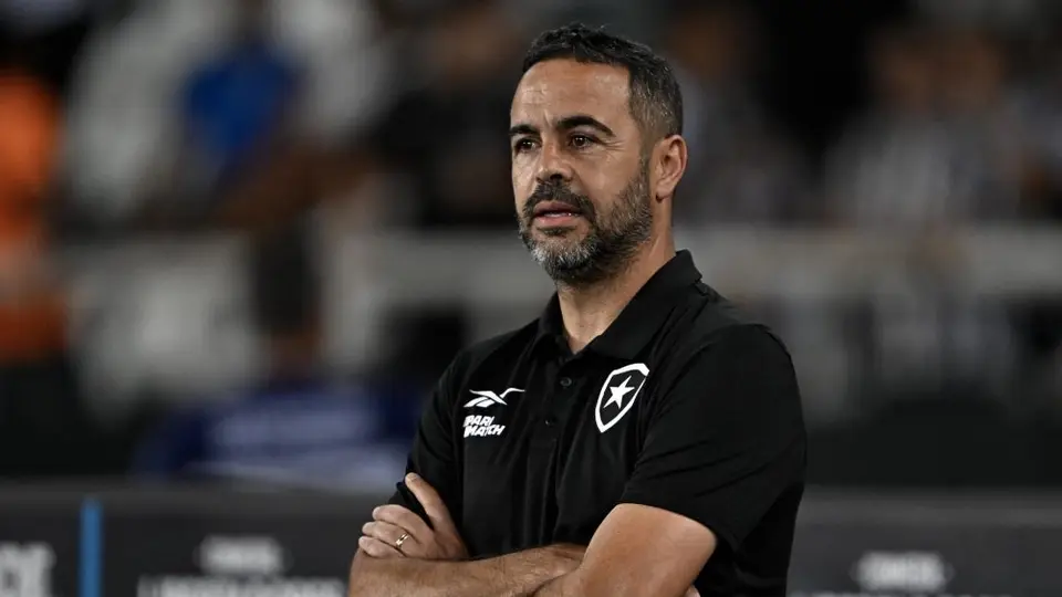 En medio de rumores sobre André Jardine, Botafogo anuncia la salida de su DT