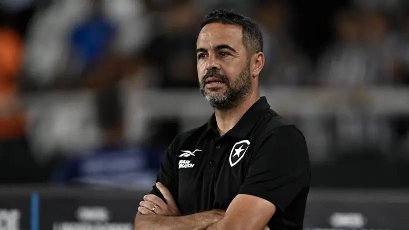 En medio de rumores sobre André Jardine, Botafogo anuncia la salida de su DT