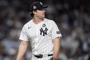 Gerrit Cole ha decidido ejercer su opción de agente libre aunque Yankees podría retenerlo