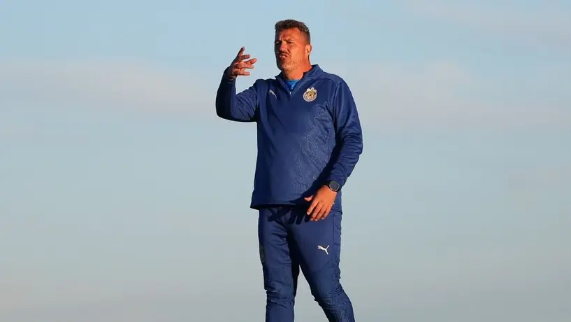Afición de Chivas le pide a Óscar García buenos refuerzos