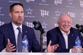 Proteger a Dak Prescott, la apuesta de Jerry Jones con Brian Schottenheimer