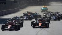¡Trágico! Checo Pérez quedó fuera en la victoria de Piastri en el GP de Azerbaiyán