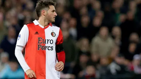 Santiago Giménez se quedará en el Feyenoord, al menos hasta el verano