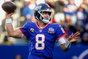 Daniel Jones en la mira de Raiders luego de ser cortado por Giants
