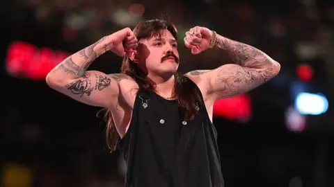Dominik Mysterio sobre Backlash en México: 'Ojalá pase, se merecen un PLE'
