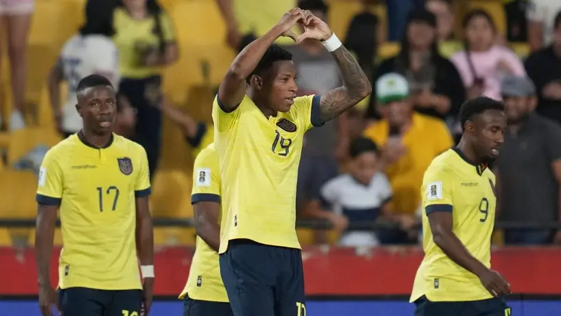 Ecuador goleó a Bolivia y mantiene esperanzas de clasificar directo al Mundial