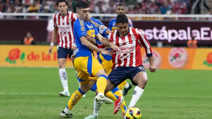 Chivas iguala ante Tigres y mantiene su racha negativa ante los Universitarios