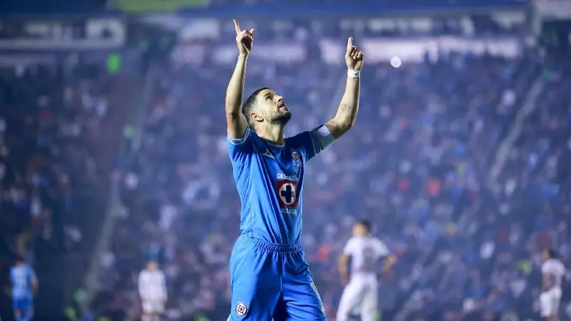 Liga MX: Cruz Azul mantiene el liderato tras imponerse a las Chivas