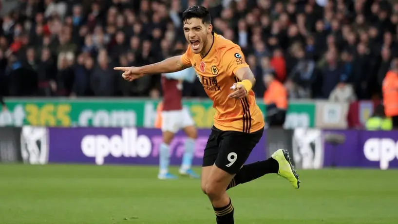 ¡Lo extrañan! Aficionados de los Wolves piden que regrese Raúl Jiménez