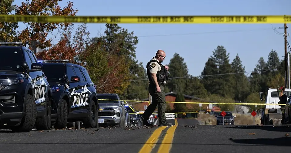 El tiroteo en Oregon ocurrió este jueves 15 de octubre de 2026, lo que provocó una fuerte movilización policial./ AP