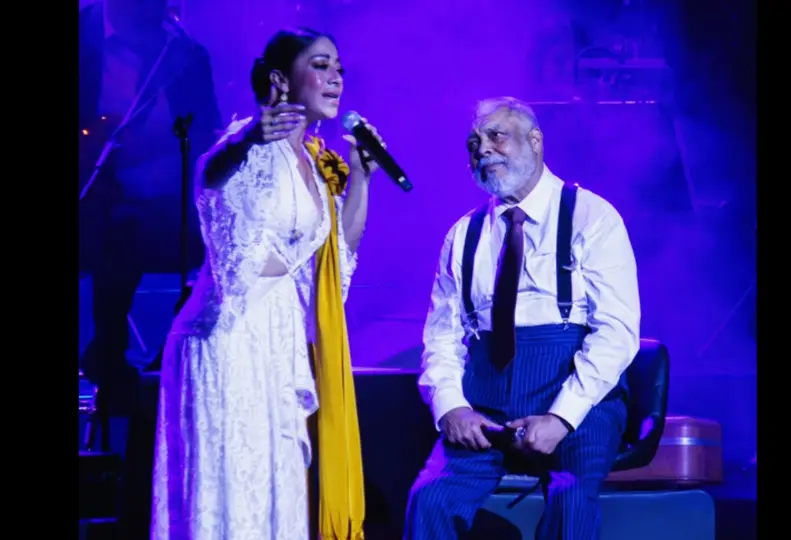 El cantante se empezó a sentir mal a la quienta canción y tuvo que hacer una pausa / Especial