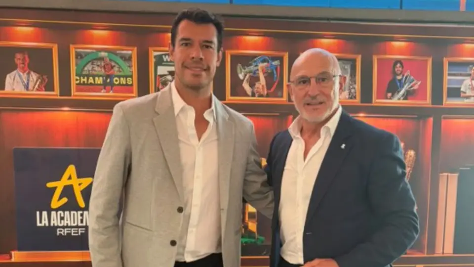 Luis de la Fuente, técnico campeón del mundo, 'apadrina' a DT mexicano graduado con licencia UEFA Pro